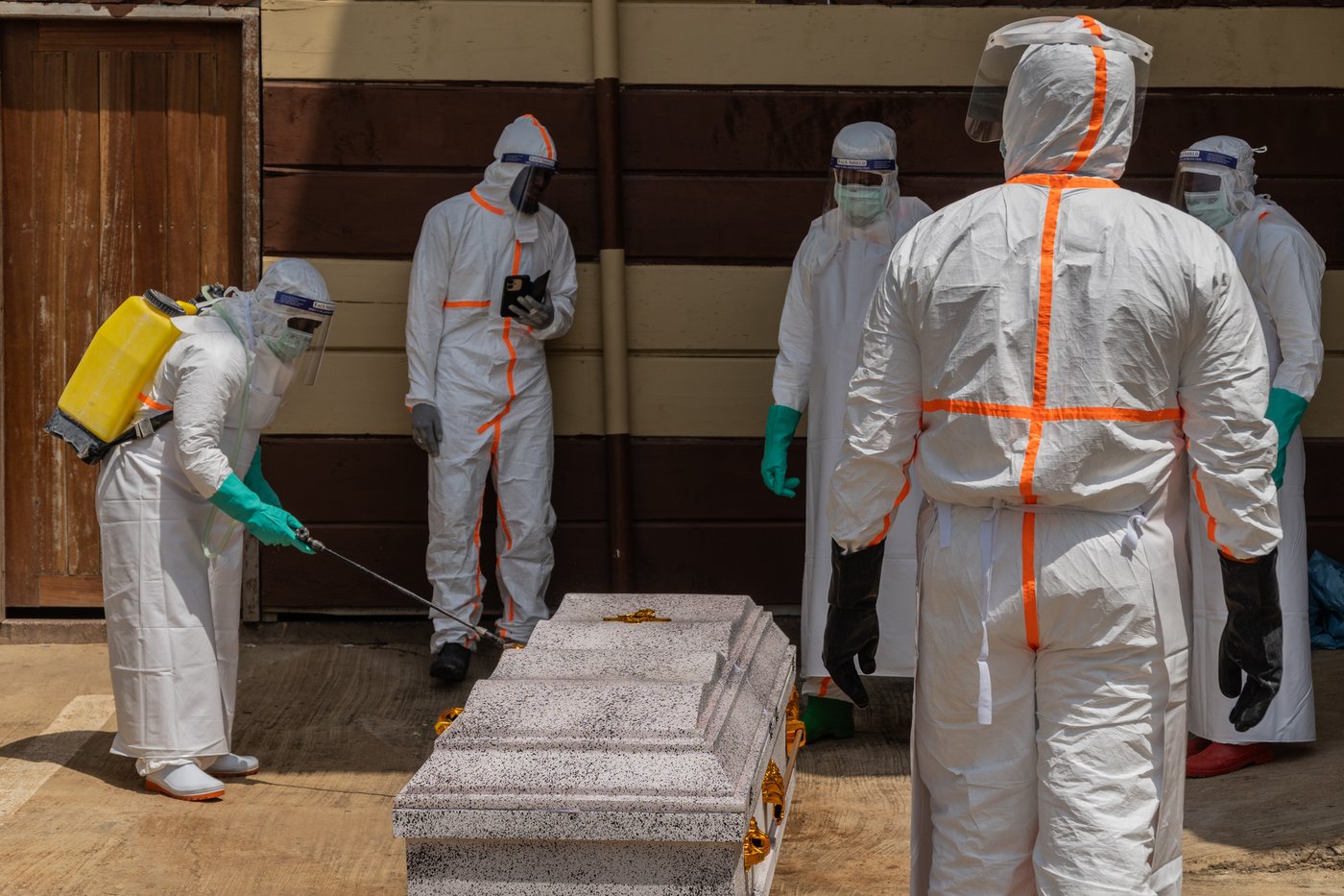 Ebola cases in eastern Congo climb to 782, authorities say