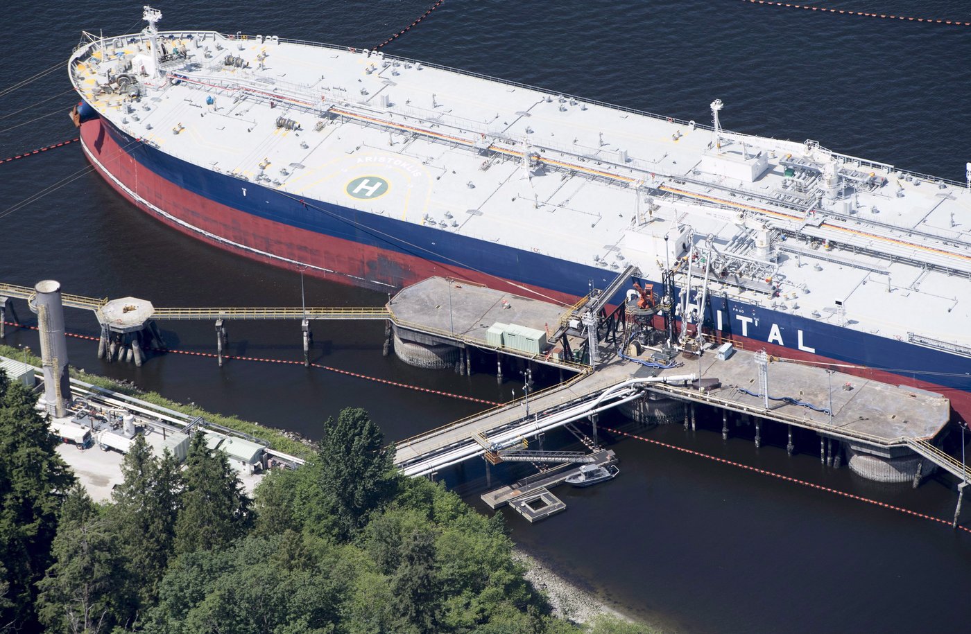 An aerial view of Kinder Morgan's Trans Mountain marine terminal filling an oil tanker in Burnaby, B.C., is shown on Tuesday, May 29, 2018. THE CANADIAN PRESS Jonathan Hayward THE CANADIAN PRESS