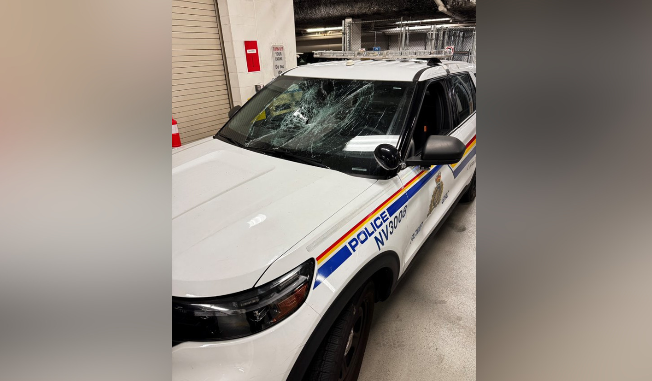 Man injured, arrested in North Vancouver after smashing windshield on RCMP vehicle